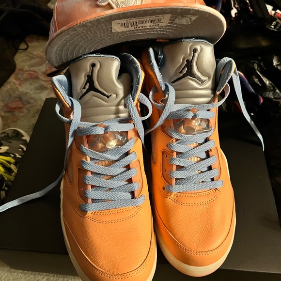 We the best Jordan 5’s size 9 plus hat - Picture 3 of 3